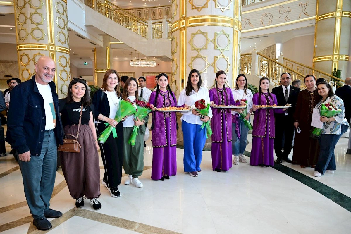 Aşqabad Azərbaycan mədəniyyətini qarşılayır - FOTOLAR