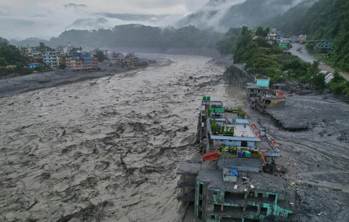 Nepalda ölənlərin sayı 919 nəfərə çatıb