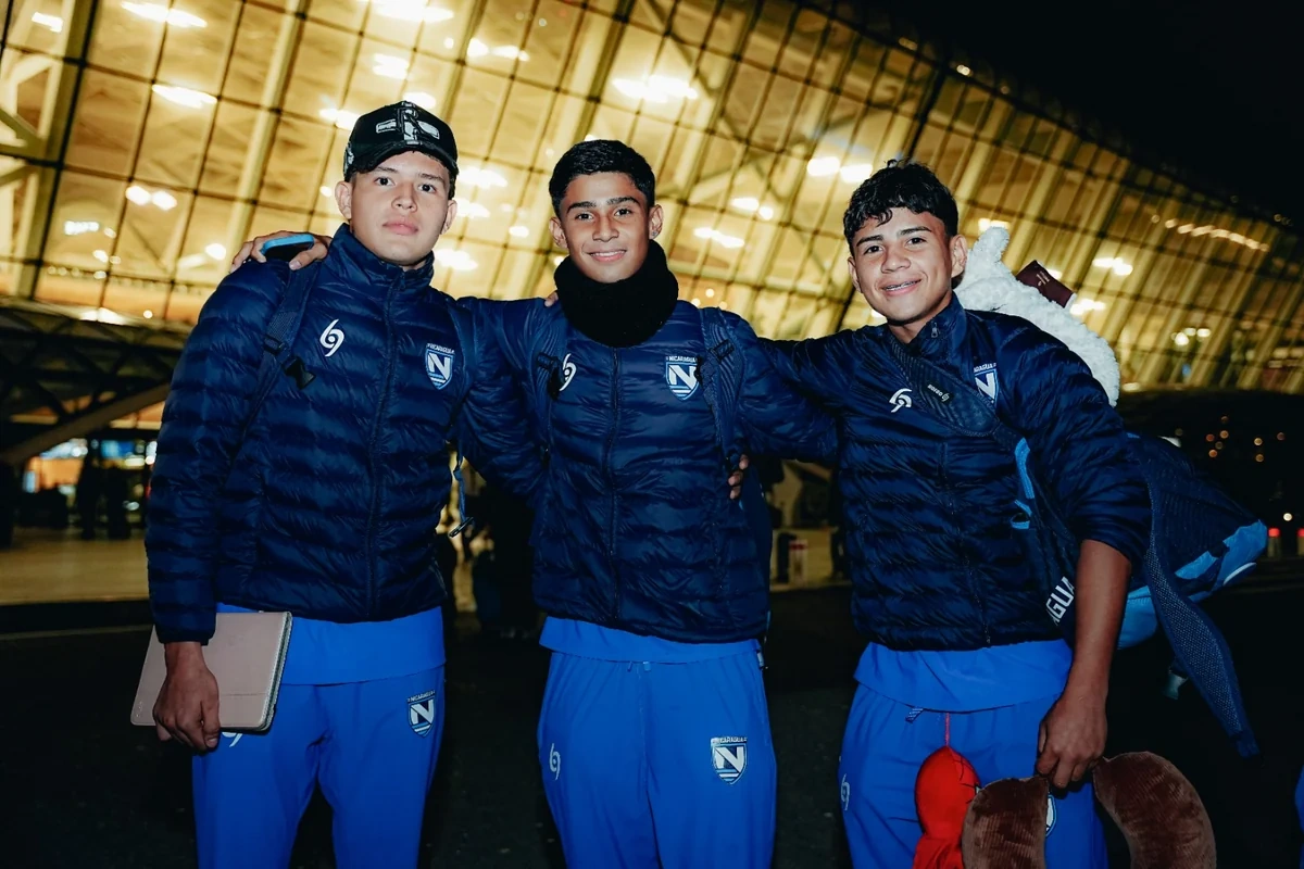 FIFA U-15 Dünya Çempionatı və Festivalının ilk iştirakçısı Azərbaycana gəlib - FOTO