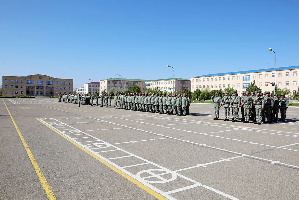 “Müddətdən artıq həqiqi hərbi xidmət hərbi qulluqçularının hazırlığı kursu”nun növbəti buraxılış mərasimi keçirilib - FOTO/VİDEO