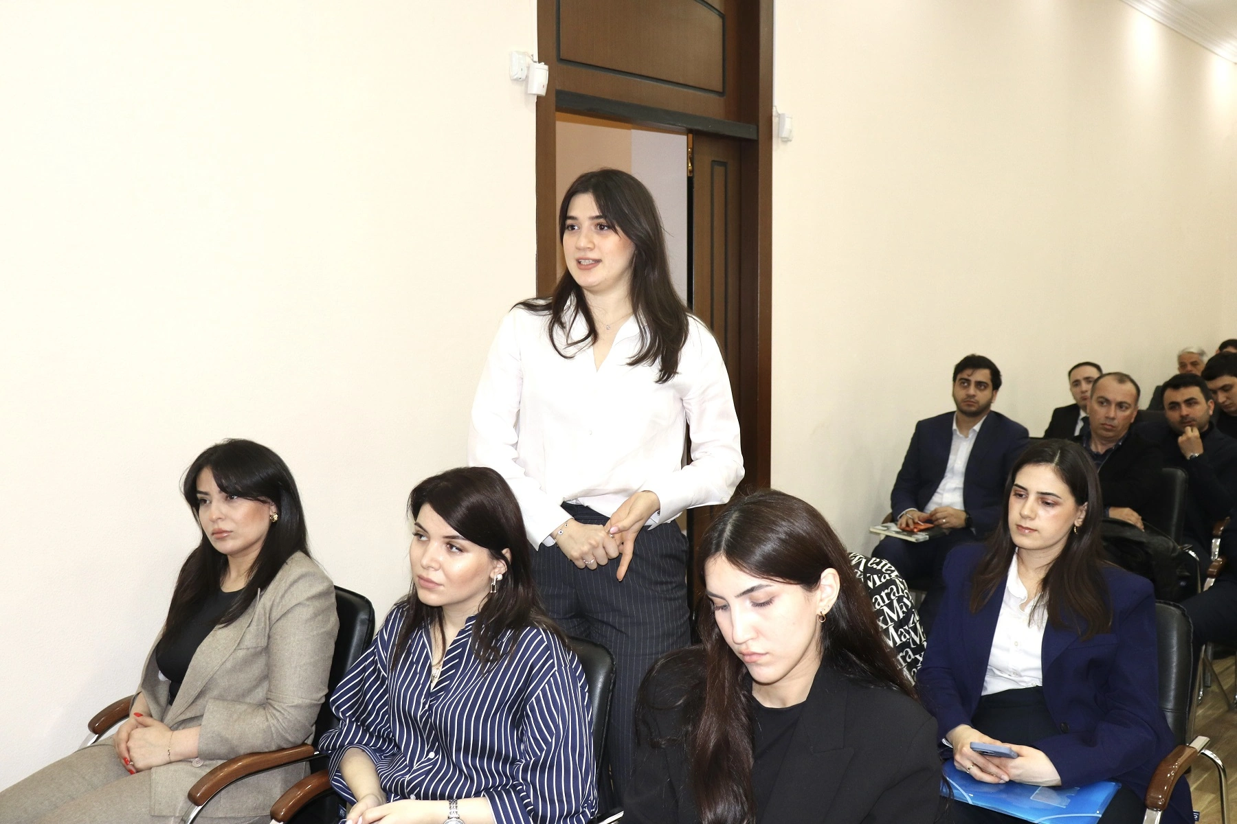 Vəkil olmaq üçün müraciət edən keçmiş hakimlər icbari təlimə başladı - FOTO
