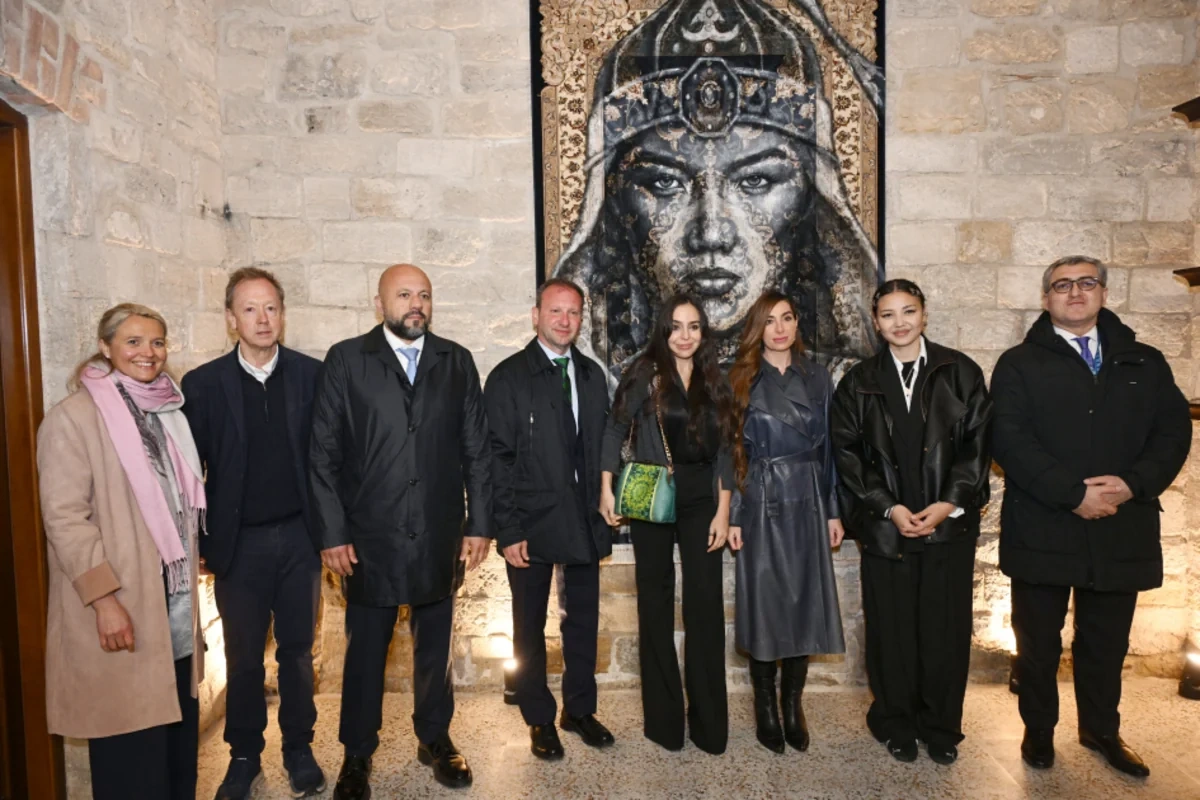 Leyla Əliyeva və Arzu Əliyeva Beynəlxalq Xalça Festivalını ziyarət ediblər - FOTO