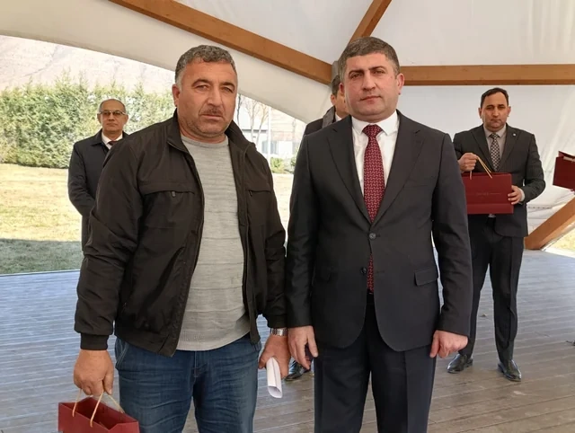 İlk köç karvanı Xanabad kəndinə çatdı, açarlar təqdim edildi - FOTO