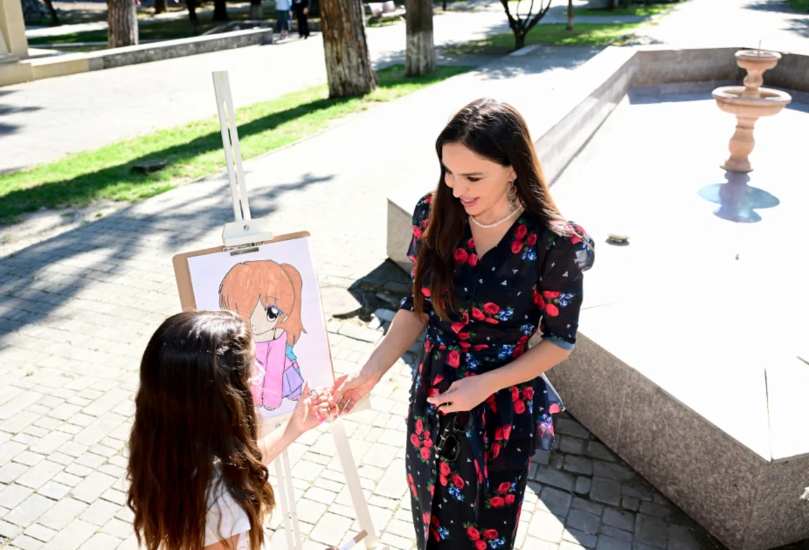 Leyla Əliyeva Şəkidəki Məhəmməd Füzuli adına parkda görülən işlərlə tanış olub - FOTO