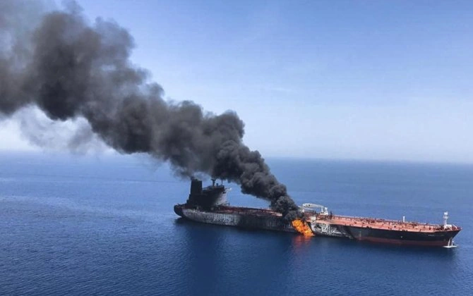 SEPAH: Hörmüz boğazından keçməyə çalışan supertanker minaya düşüb