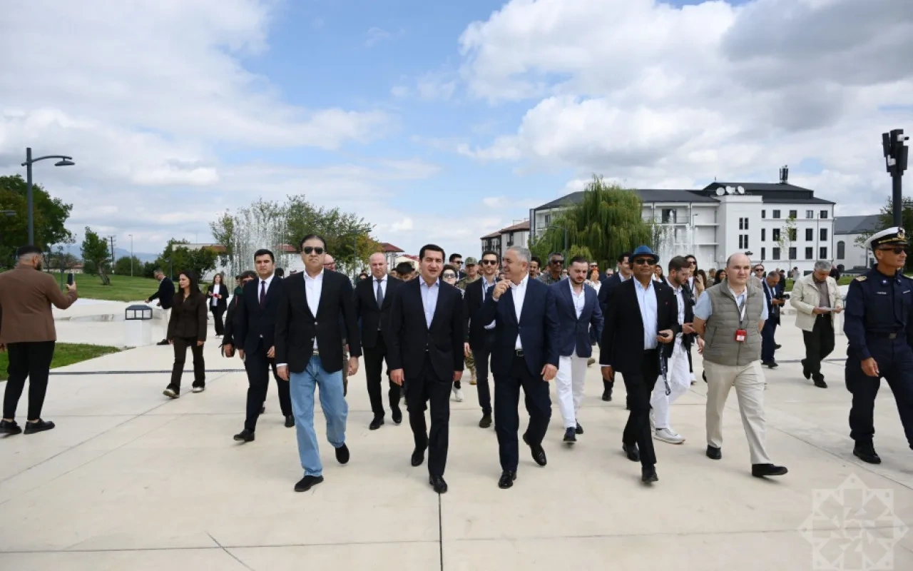 Diplomatik korpusun nümayəndələri Xankəndi Zəfər parkında - FOTOLAR