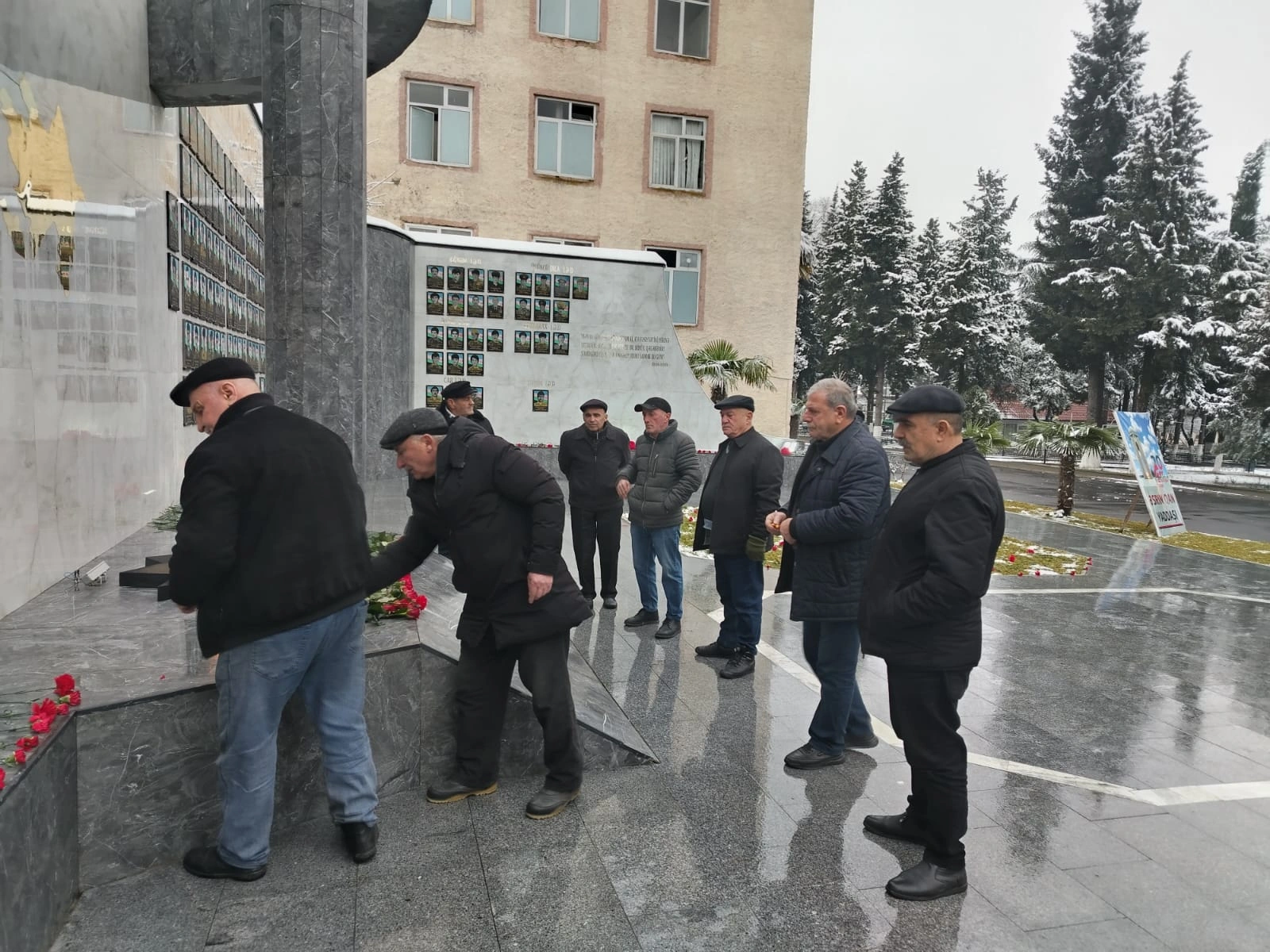 Azad Vətən Partiyası Bakıda və bölgələrdə 20 Yanvar şəhidlərinin xatirəsini yad edib - FOTO