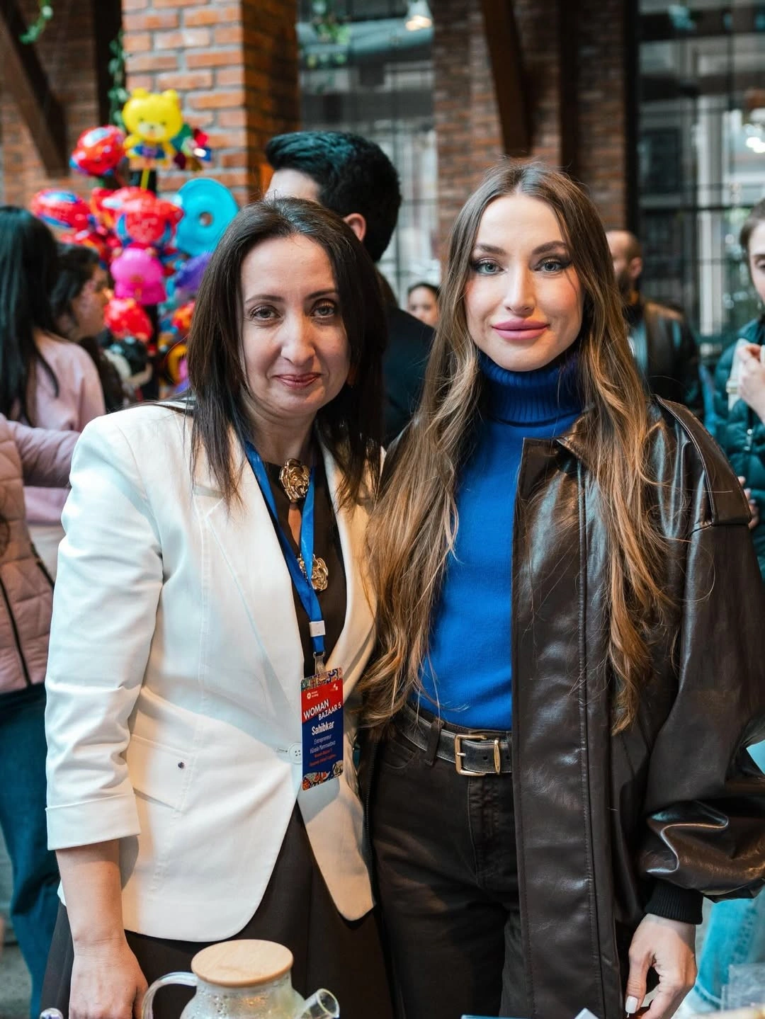 Prezidentin qızları və gəlini "Woman Bazaar" festivalında - FOTOLAR