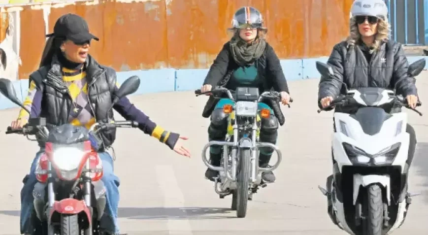 İranda qadınların motosikletlə verdiyi mesaj: Buna məhəl qoymurlar