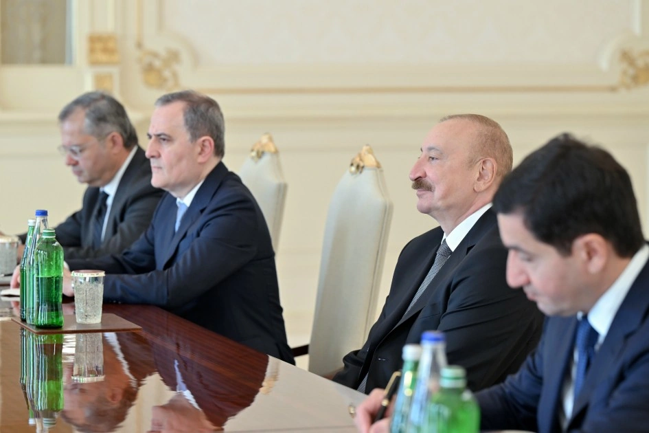İlham Əliyev ABŞ Senatının Xarici Əlaqələr Komitəsinin üzvünü qəbul etdi - FOTOLAR