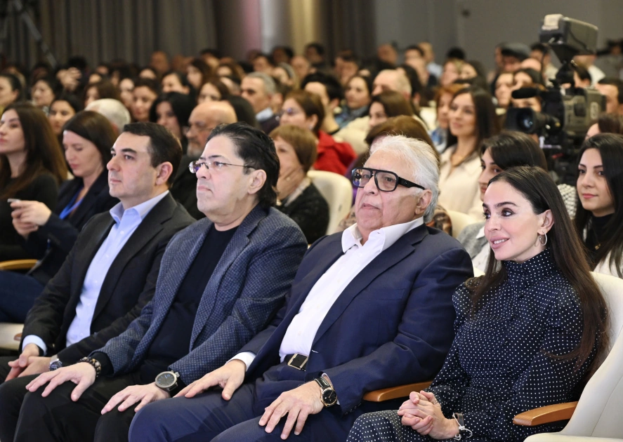Leyla Əliyeva “Qış nağılı”nın açılışında - Fotolar