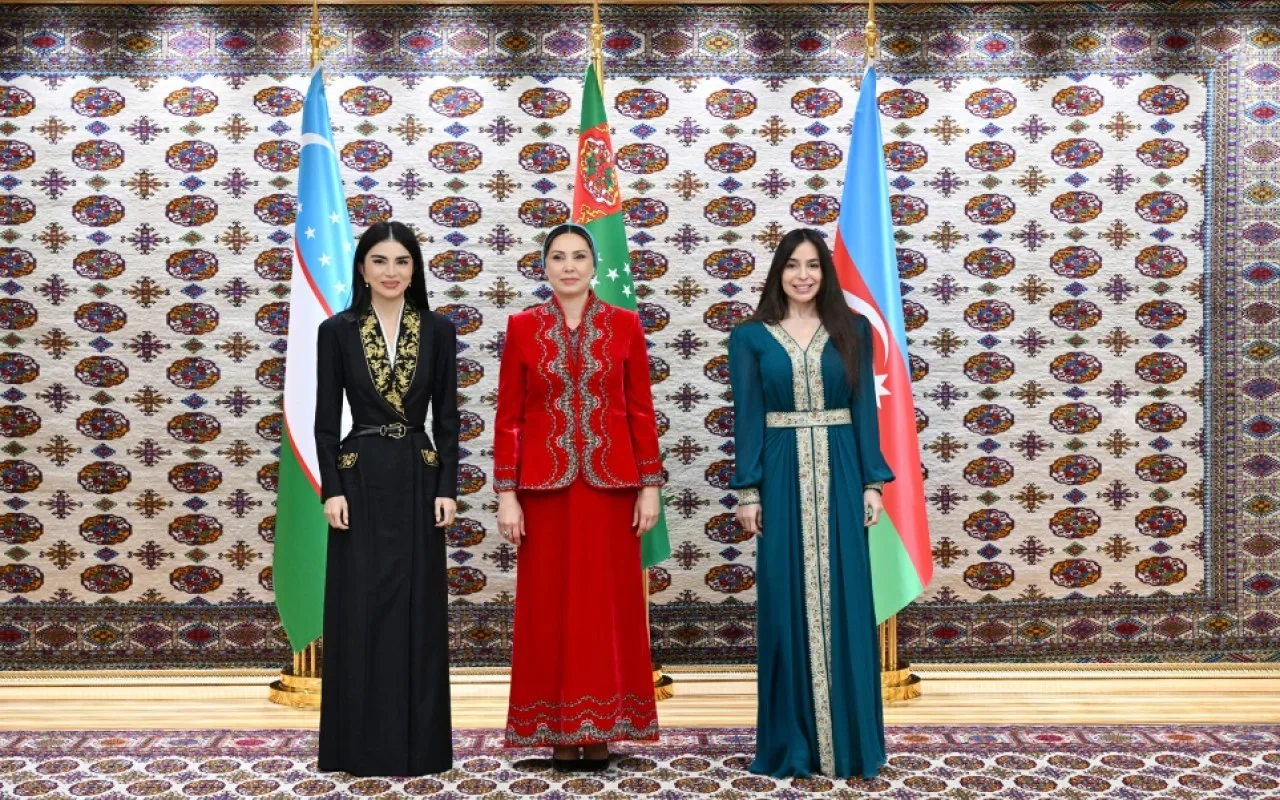 Aşqabadda Leyla Əliyevanın üçtərəfli görüşü oldu - FOTO