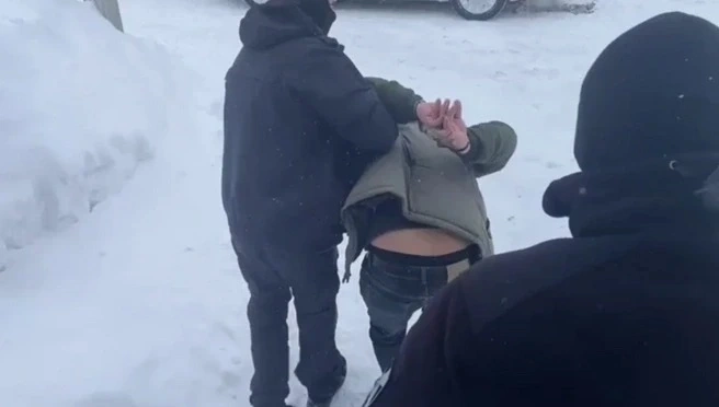 Barda iki qardaşı bıçaqlayan azərbaycanlı həbs olunmasına etiraz etdi - FOTO