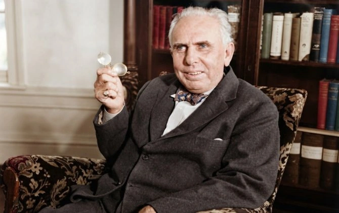 "Heç nə sübut olunmayıbsa, hər şeyə icazə verilir..." - Teodor Drayzerdən sitatlar