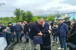 Növbəti köç karvanı Qırmızı Bazar qəsəbəsinə çatıb, açarlar təqdim edilib - FOTO