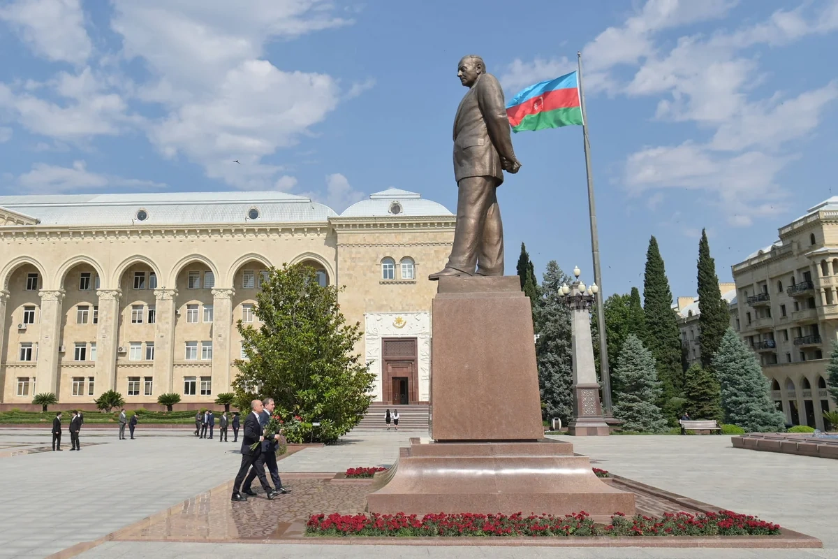Emin Əmrullayev Gəncədə vətəndaşları qəbul etdi - FOTO