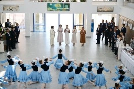 Mehriban Əliyeva Çolpon-Ata şəhərində “Altın-Balalık” sağlamlıq və reabilitasiya mərkəzi ilə tanış olub - FOTO