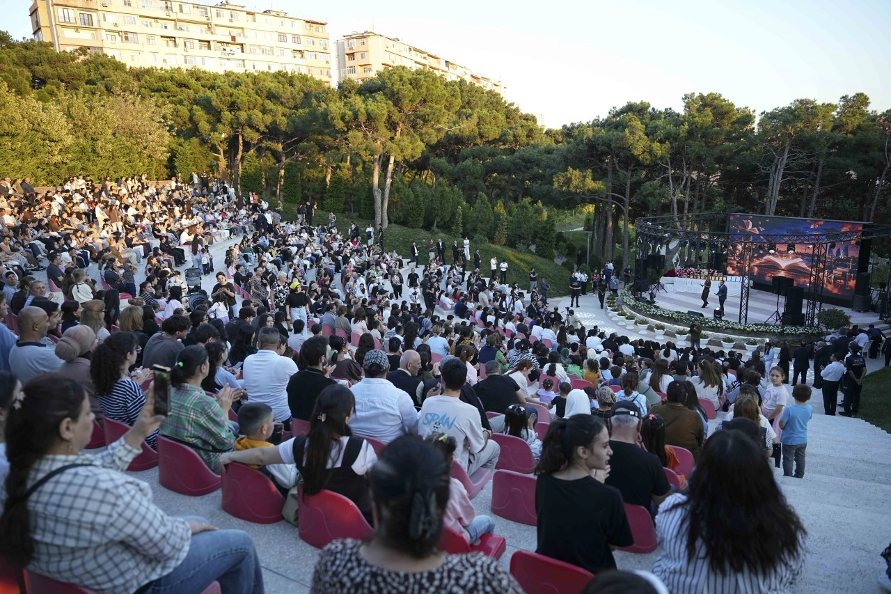 Xətaidə yüksək bal toplamış məzunlarla görüş və konsert proqramı təşkil olundu - FOTO/VİDEO
