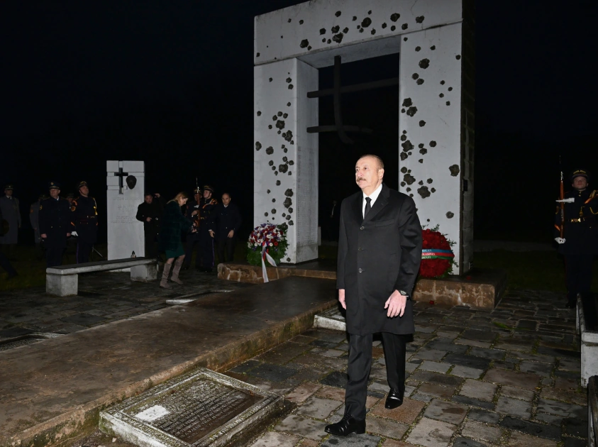 Azərbaycan və Slovakiya prezidentləri Bratislavada “Azadlıq Qapısı” abidəsini ziyarət ediblər - FOTO