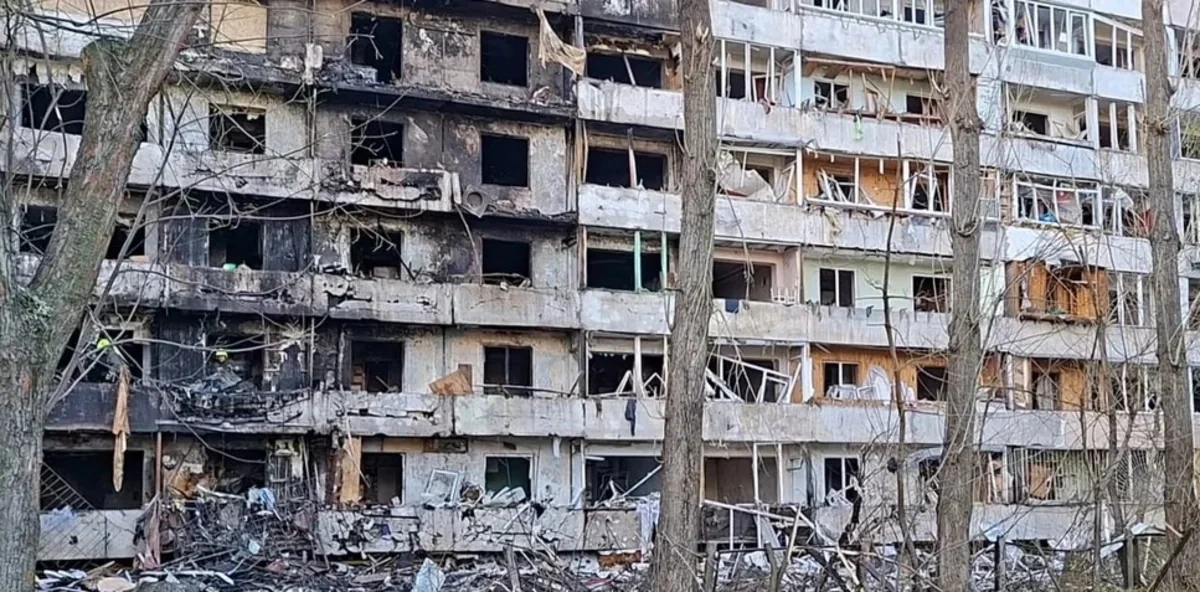 Kiyevə hava hücumu zamanı azərbaycanlı ailənin mənzili dağılıb