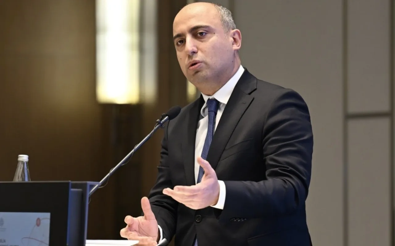 "30 ildir şagirdlərin diqqəti topladığı bala yönəlir" - Emin Əmrullayev