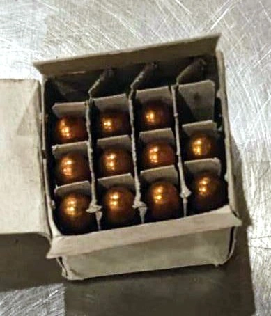 Sərnişinin ayaqqabısından patronlar tapıldı - FOTO