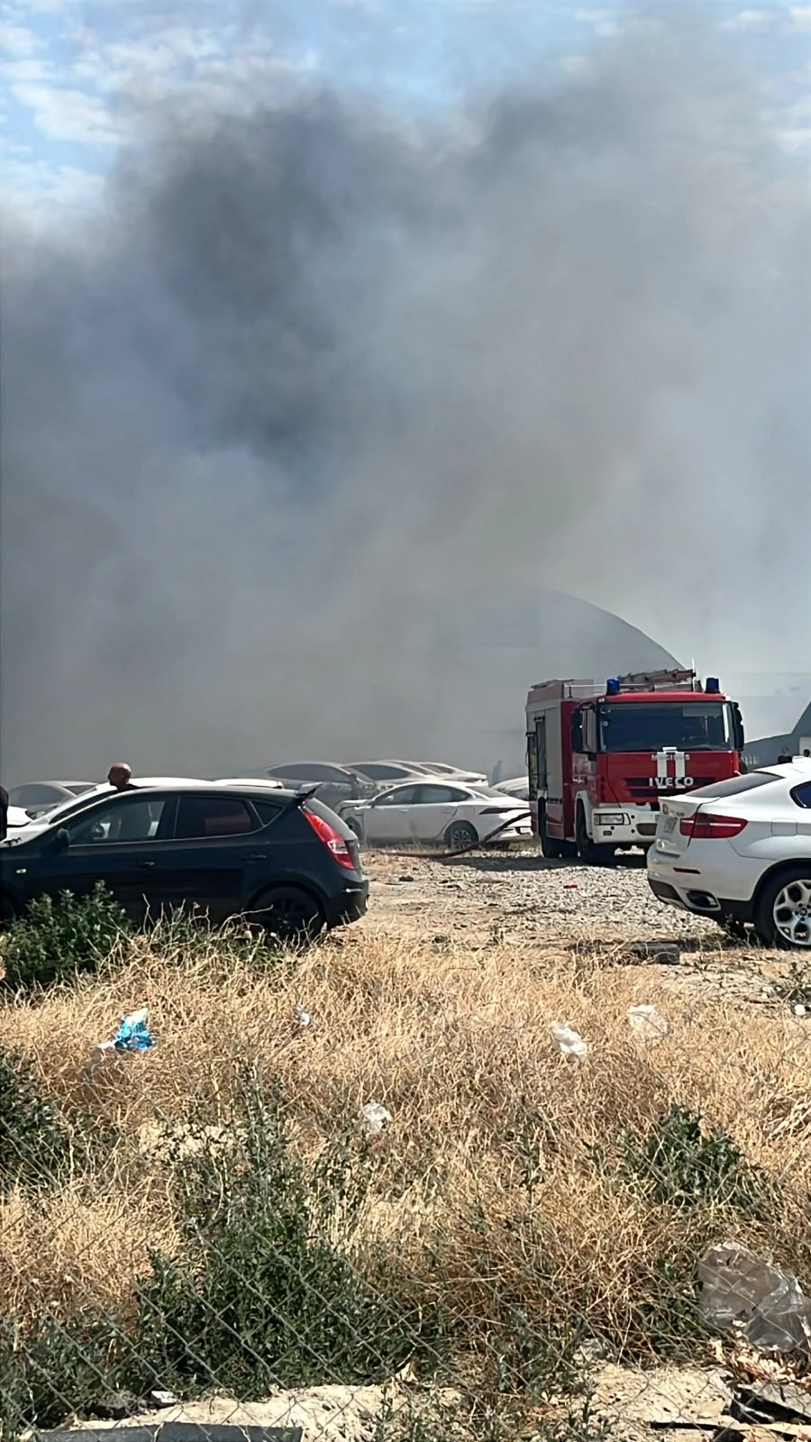 Bakıda açıq ərazidə yanğın başlayıb - FOTO