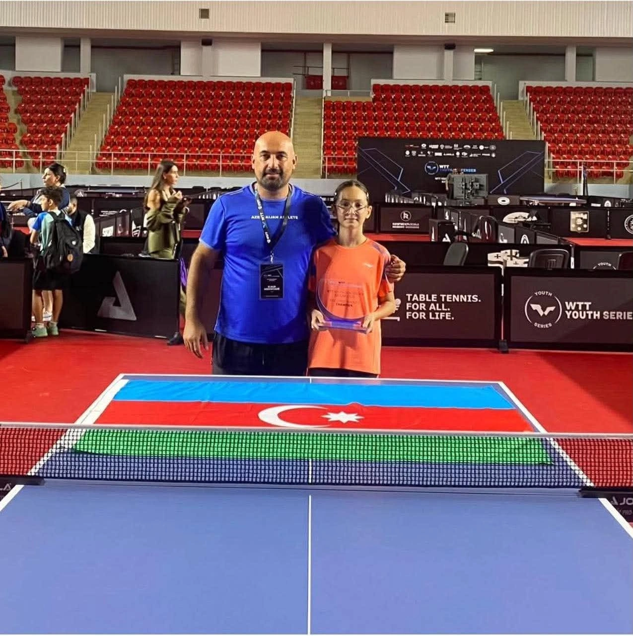 Stolüstü tennisçimiz Fransada qızıl medal qazandı - Foto