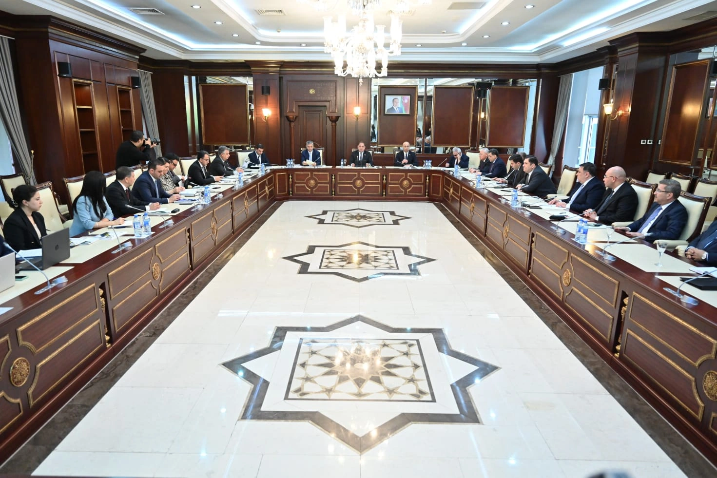 Milli Məclisin İqtisadi siyasət, sənaye və sahibkarlıq komitəsinin iclası keçirildi - FOTO