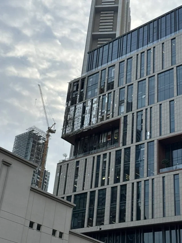 İran Dubay Beynəlxalq Maliyyə Mərkəzini vurdu - FOTO