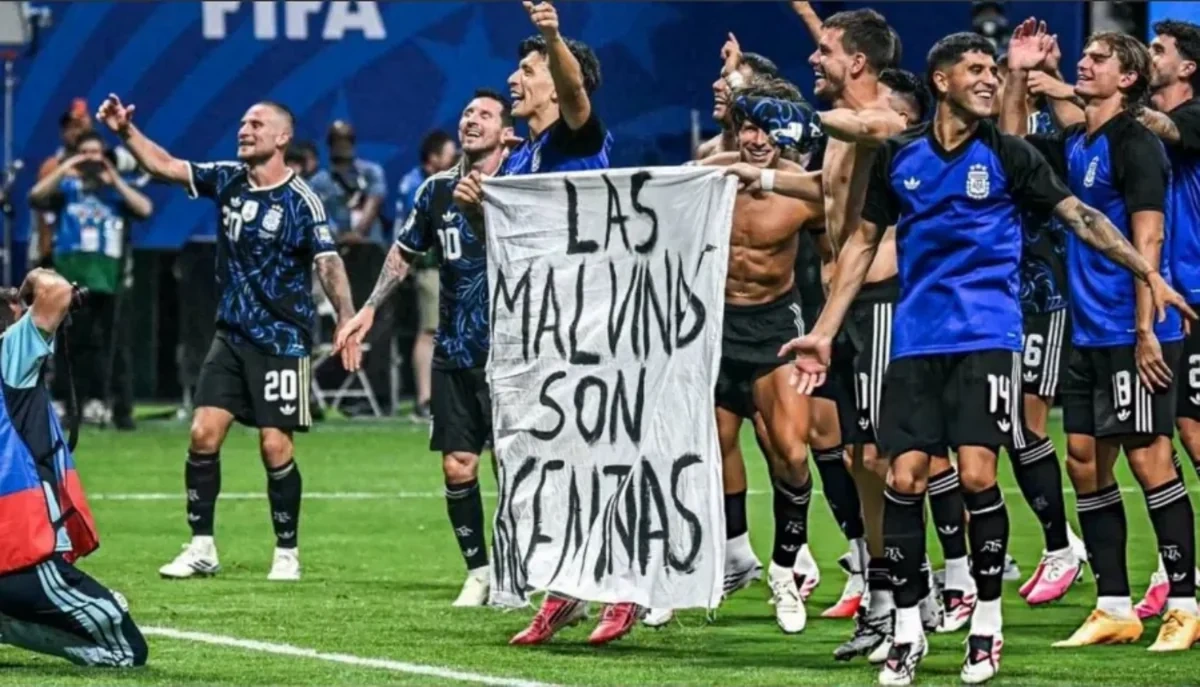 ABŞ argentinalı futbolçuların siyasi pankart qaldırmasına münasibətini açıqladı