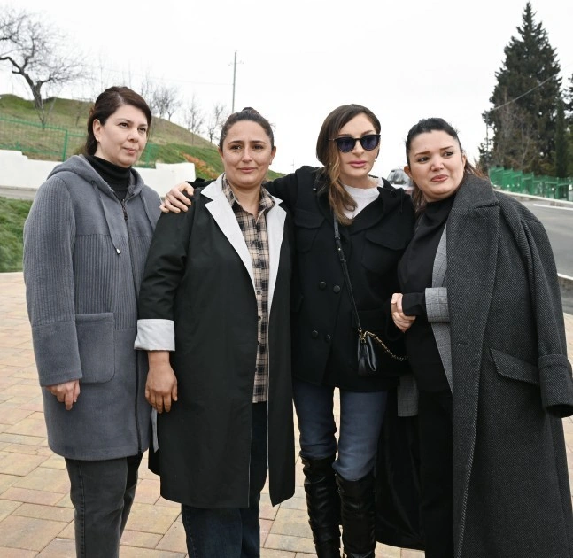 Prezident Xocavəndin Xanoba kəndində fərdi evlərin və infrastrukturun bərpa işləri ilə tanış olub - FOTO - YENİLƏNİB