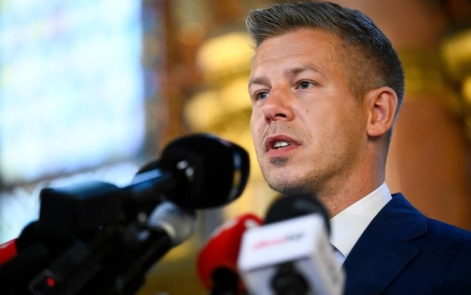 Macar dövlət qurumlarının rəhbərlərinə ultimatum verib