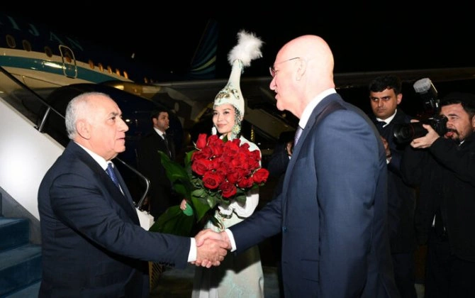 Əli Əsədov Qazaxıstana işgüzar səfər etdi
