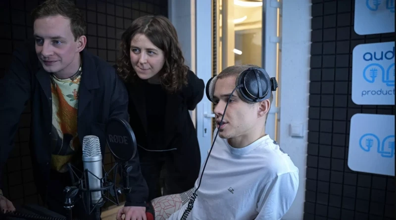 "Mən Hoqvartsa düşmədim" adlı serial: autizmli insanlar haqqında mübahisəli ekran işi - BBC