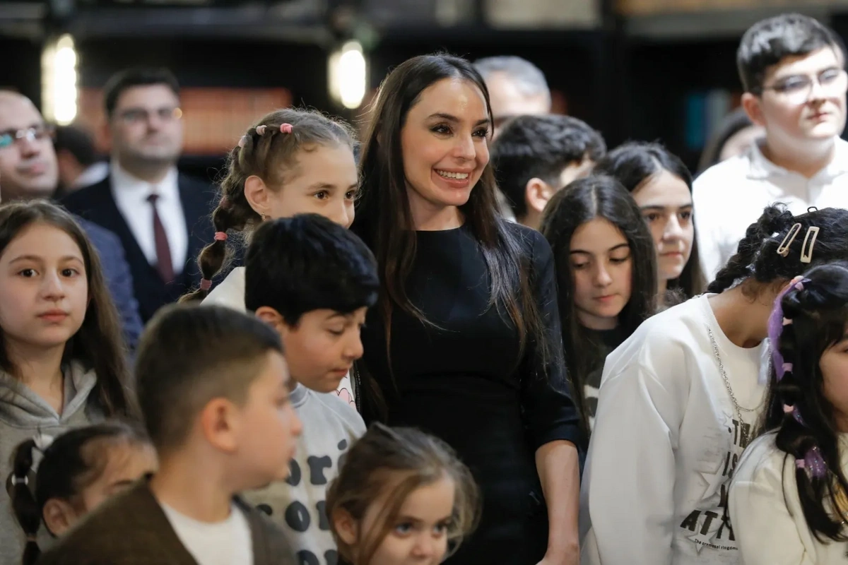 Bakı Kitab Mərkəzində SOCAR-ın dəstəyi ilə hazırlanmış "Qara qızılın sirri" adlı kitabın təqdimatı keçirilib - FOTO