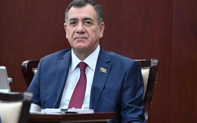 Qüdrət Həsənquliyev mətbuat nümayəndələrini təbrik edib