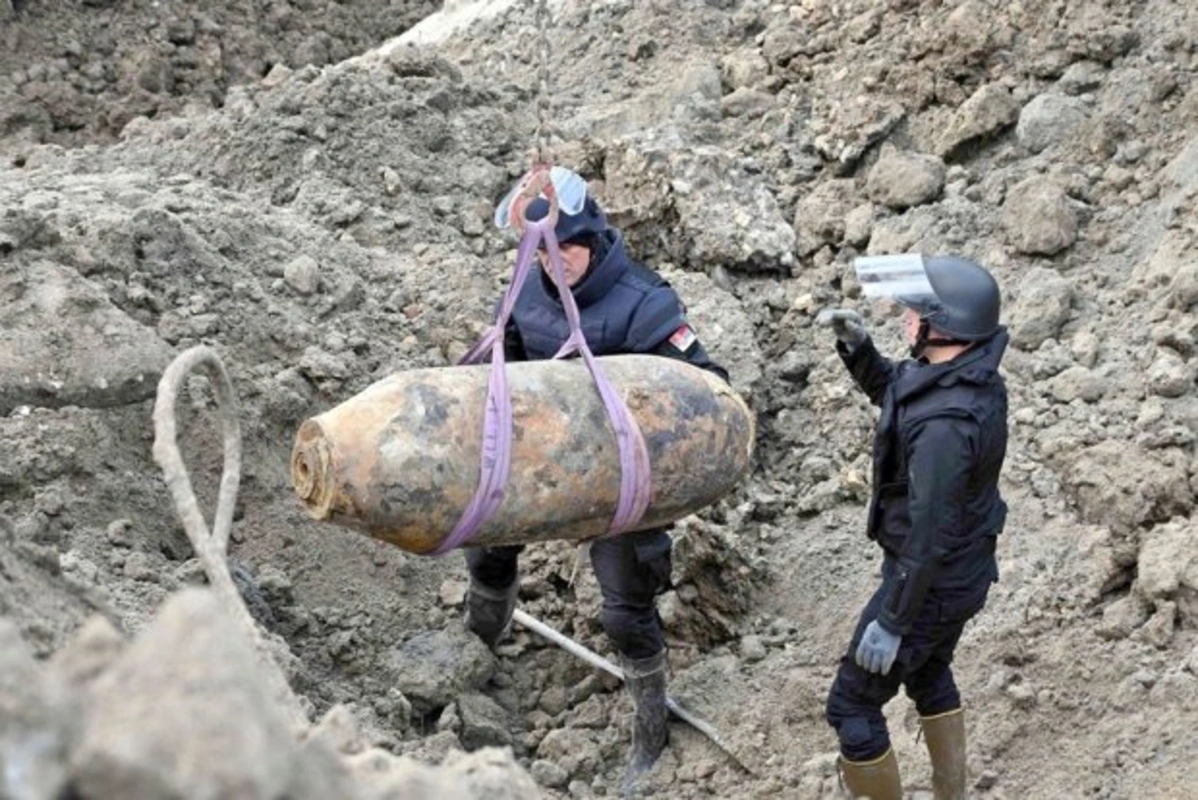 Belqradın mərkəzində yarımtonluq bomba tapıldı