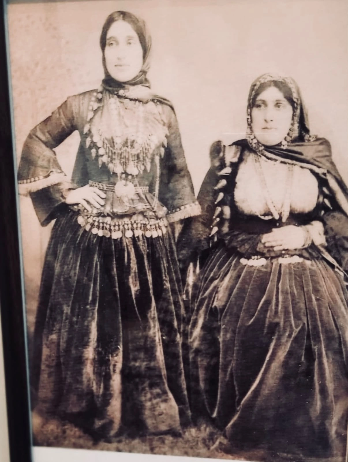 Azərbaycanda qız uşaqlarının ənənəvi baş bağlaması və baş geyimlərinin istifadəsi - modelyer Fəxriyə Xələfovanın təhlilində - FOTO