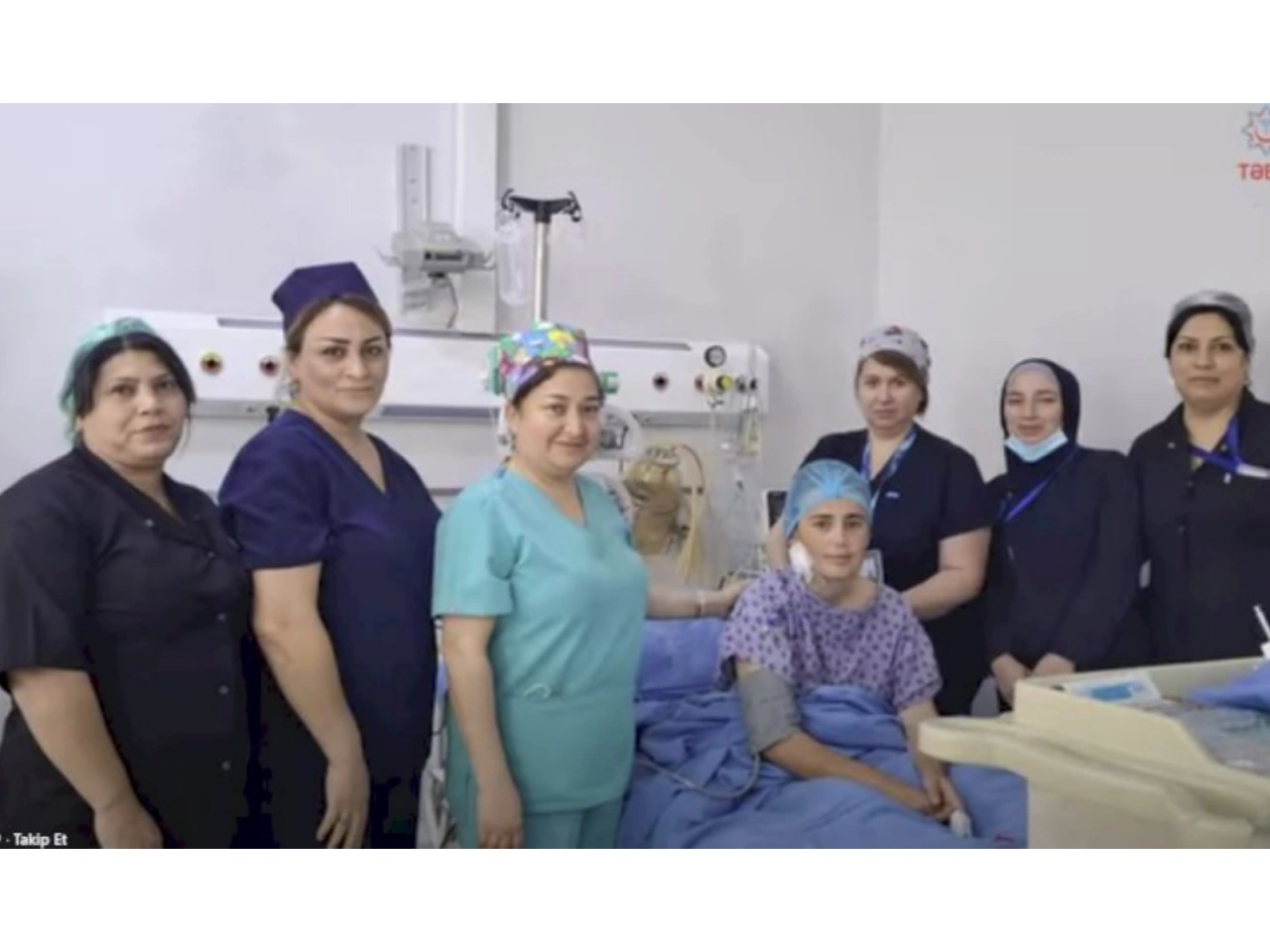 Ürəyi 45 dəqiqə dayanandan sonra həyata qayıdan qadın 6 övladı ilə - FOTO