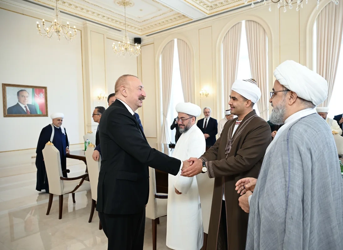 İlham Əliyev Bakıda keçirilən beynəlxalq konfransların iştirakçılarını qəbul etdi - FOTO - YENİLƏNİB