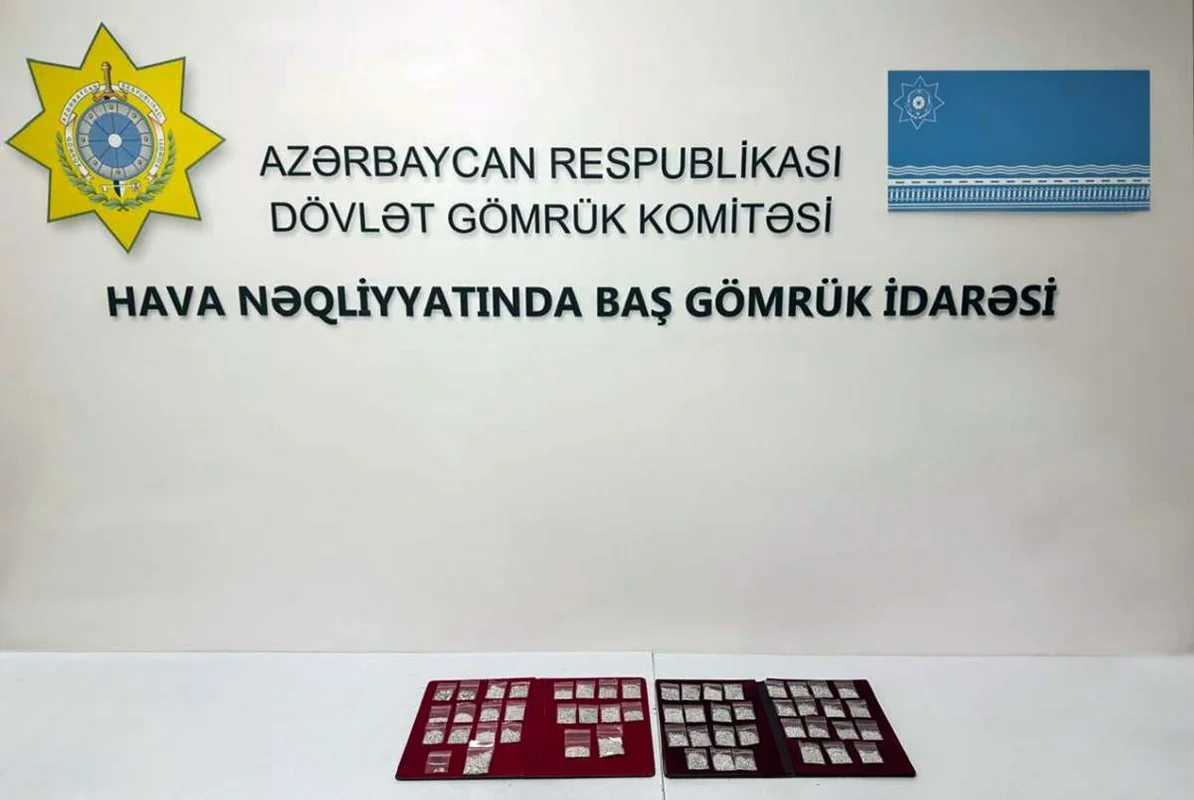 Bakıya 4 milyon manatlıq brilyantla gəldi - FOTO