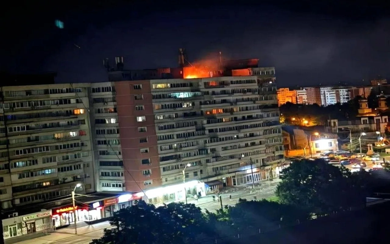 Rusiyaya məxsus PUA Rumıniyada yaşayış binasına çırpıldı, yaralılar var