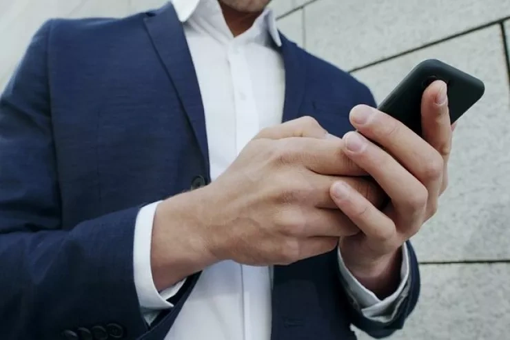 İnsanların smartfonlar vasitəsilə izlənilməsi ilə bağlı həqiqət AÇIQLANDI
