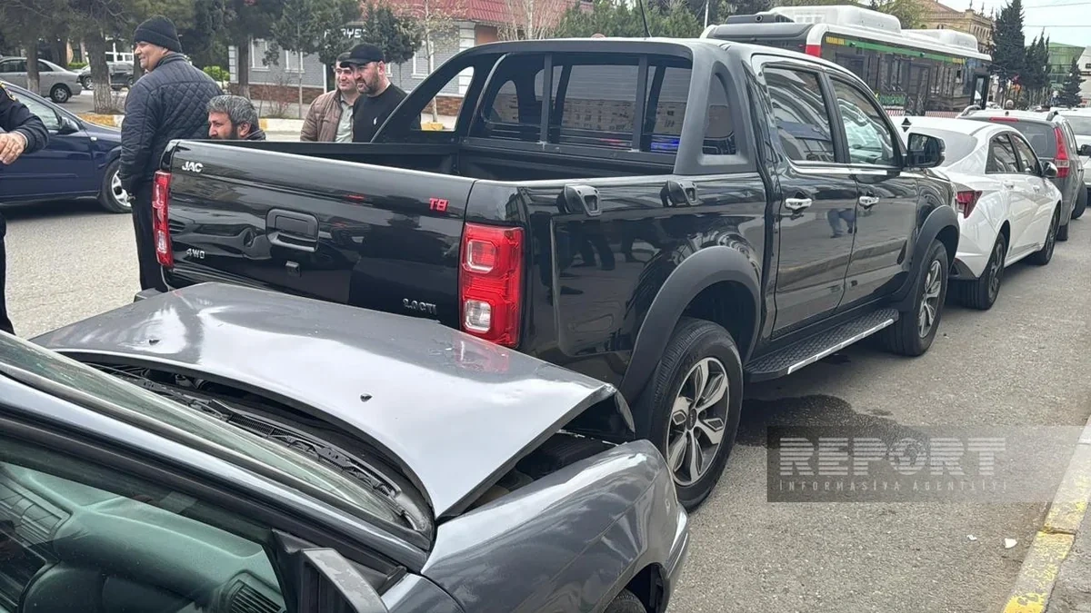 Sumqayıtda ZƏNCİRVARİ QƏZA: Dörd avtomobil və avtobus TOQQUŞDU - FOTO