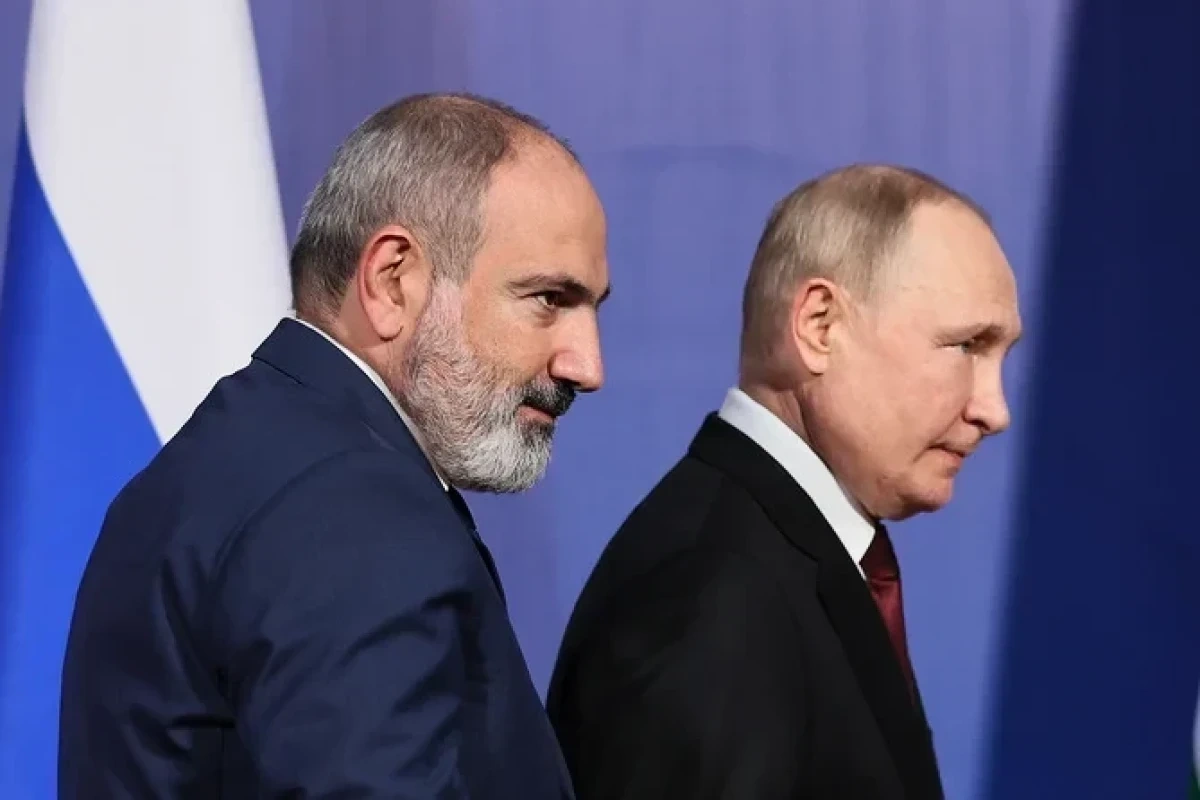 Putin Paşinyana Ermənistanın eyni vaxtda Aİ və Aİİ-nin üzvü ola bilməyəcəyini deyib