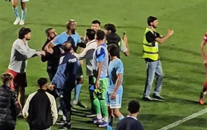 Rəşad Sadıqovdan nümunəvi davranış - Davanın qarşısını aldı - VİDEO