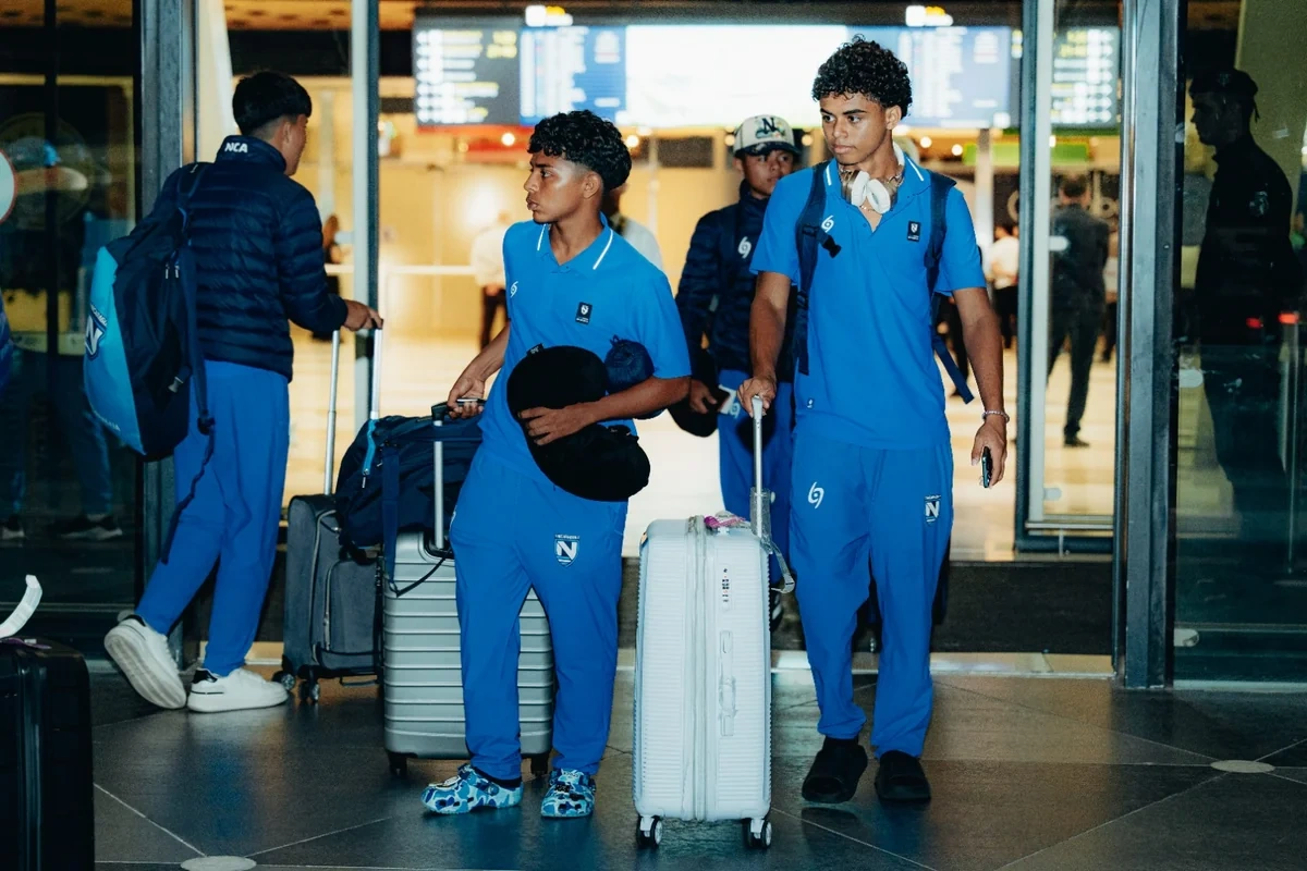 FIFA U-15 Dünya Çempionatı və Festivalının ilk iştirakçısı Azərbaycana gəlib - FOTO
