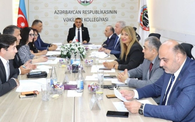 Vəkillər Kollegiyasının iclası keçirildi, bir vəkil cərimələndi