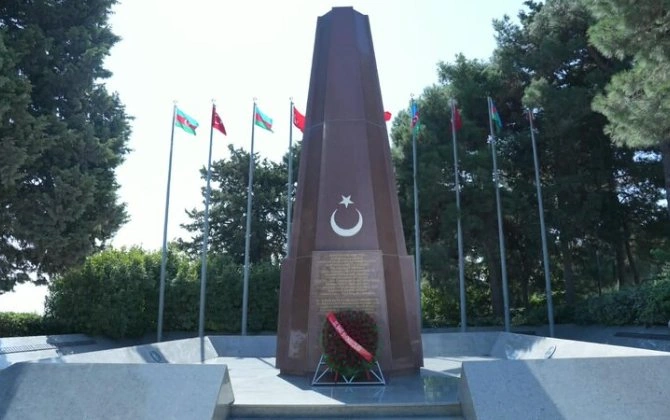 Türkiyənin Zəfər Günü münasibətilə Bakıda Türk Şəhidliyi abidəsi ziyarət olundu - FOTO